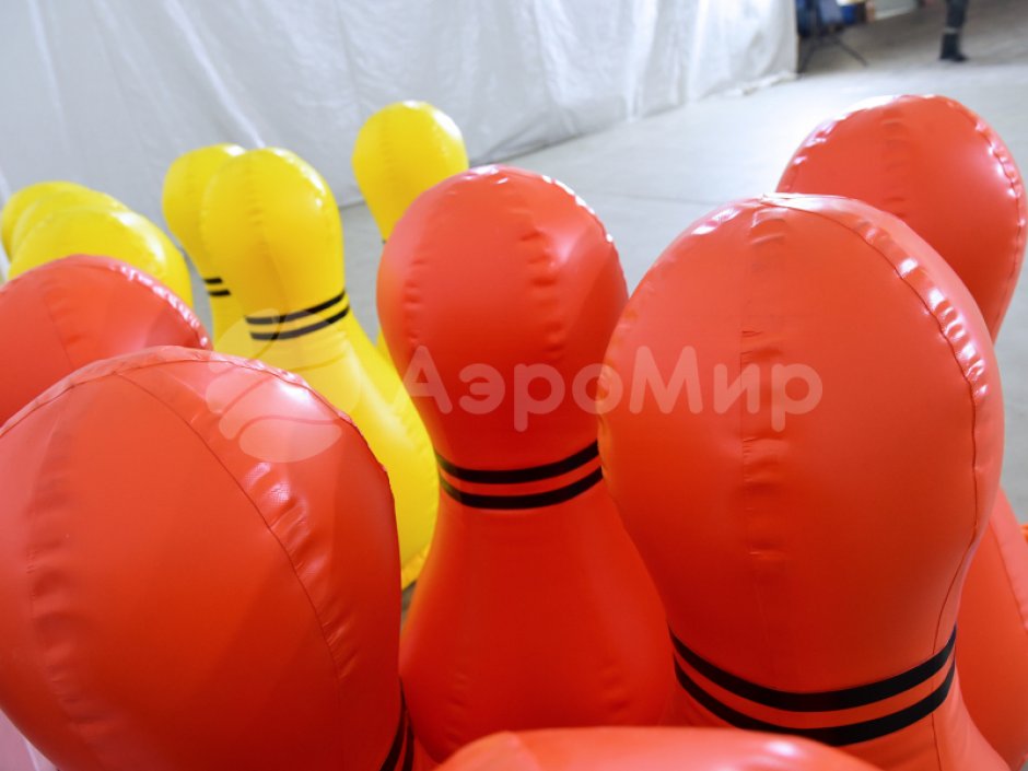 Надувные кегли с мячом