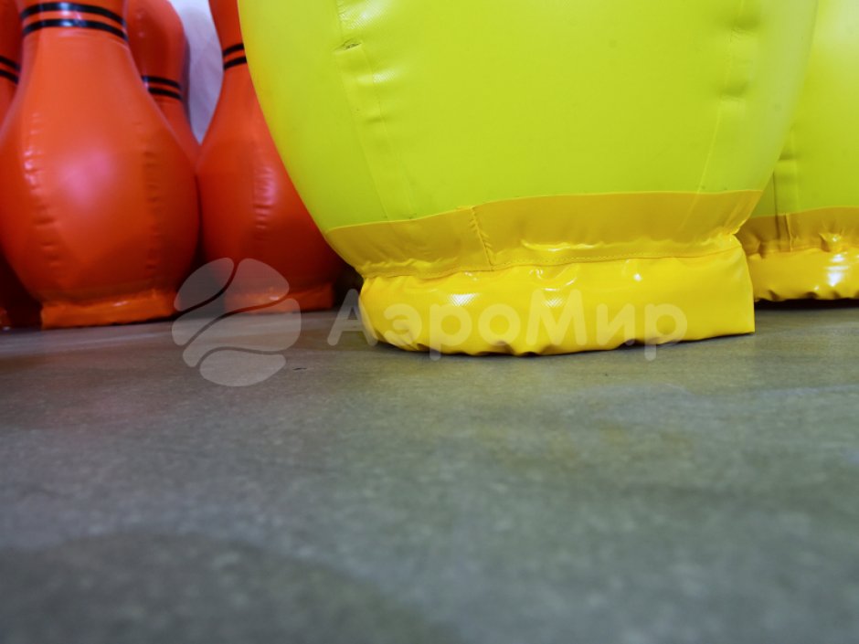 Надувные кегли с мячом