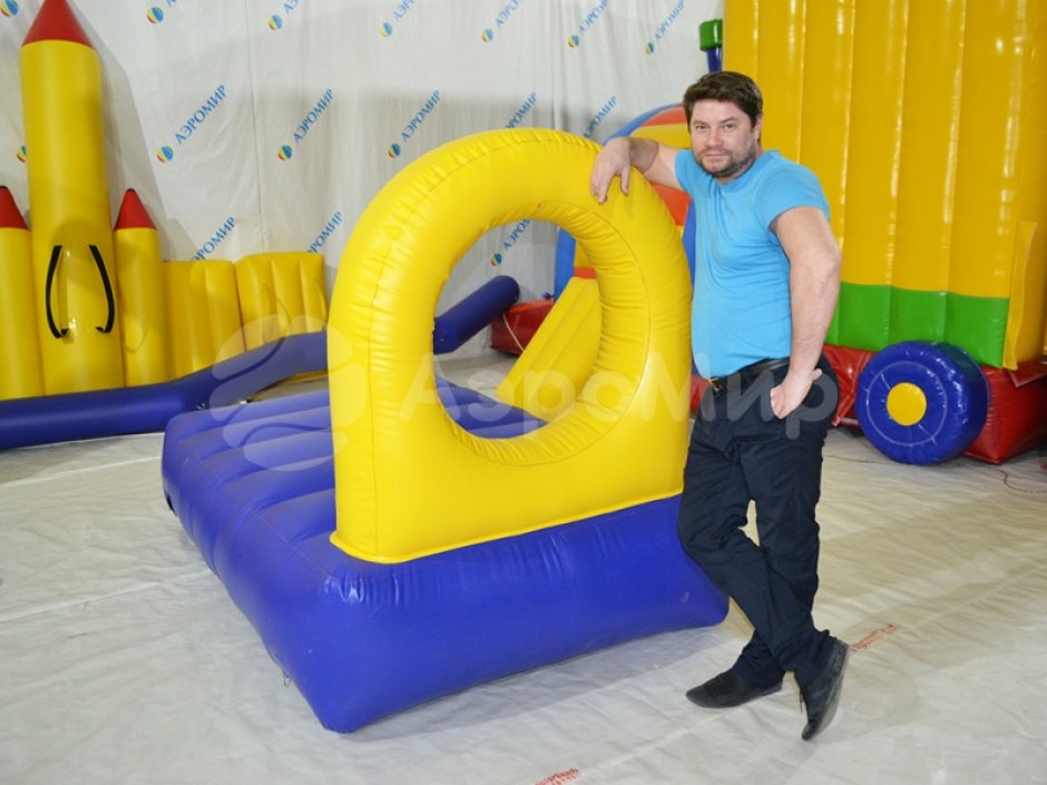 Надувное кольцо — игровой элемент полосы препятствий