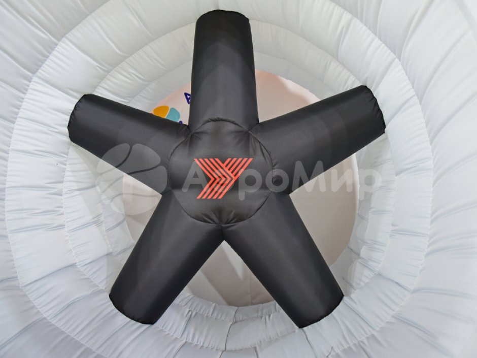 Надувное колесо, шина или диск на опоре