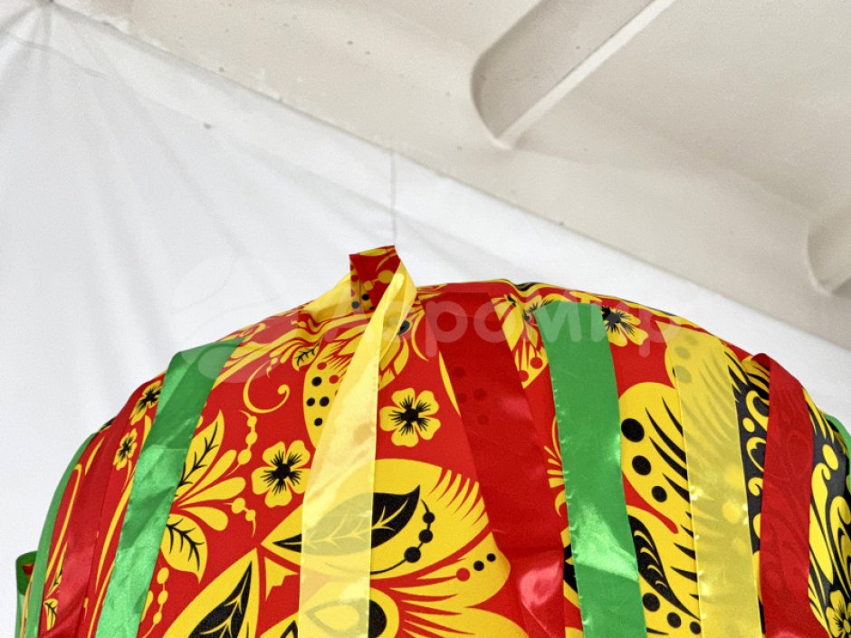 Надувная колонна с лентами для Масленицы