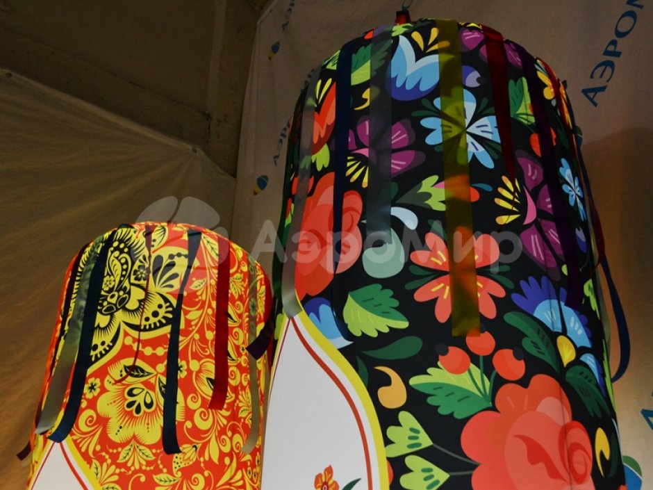 Надувной столб с лентами на Масленицу