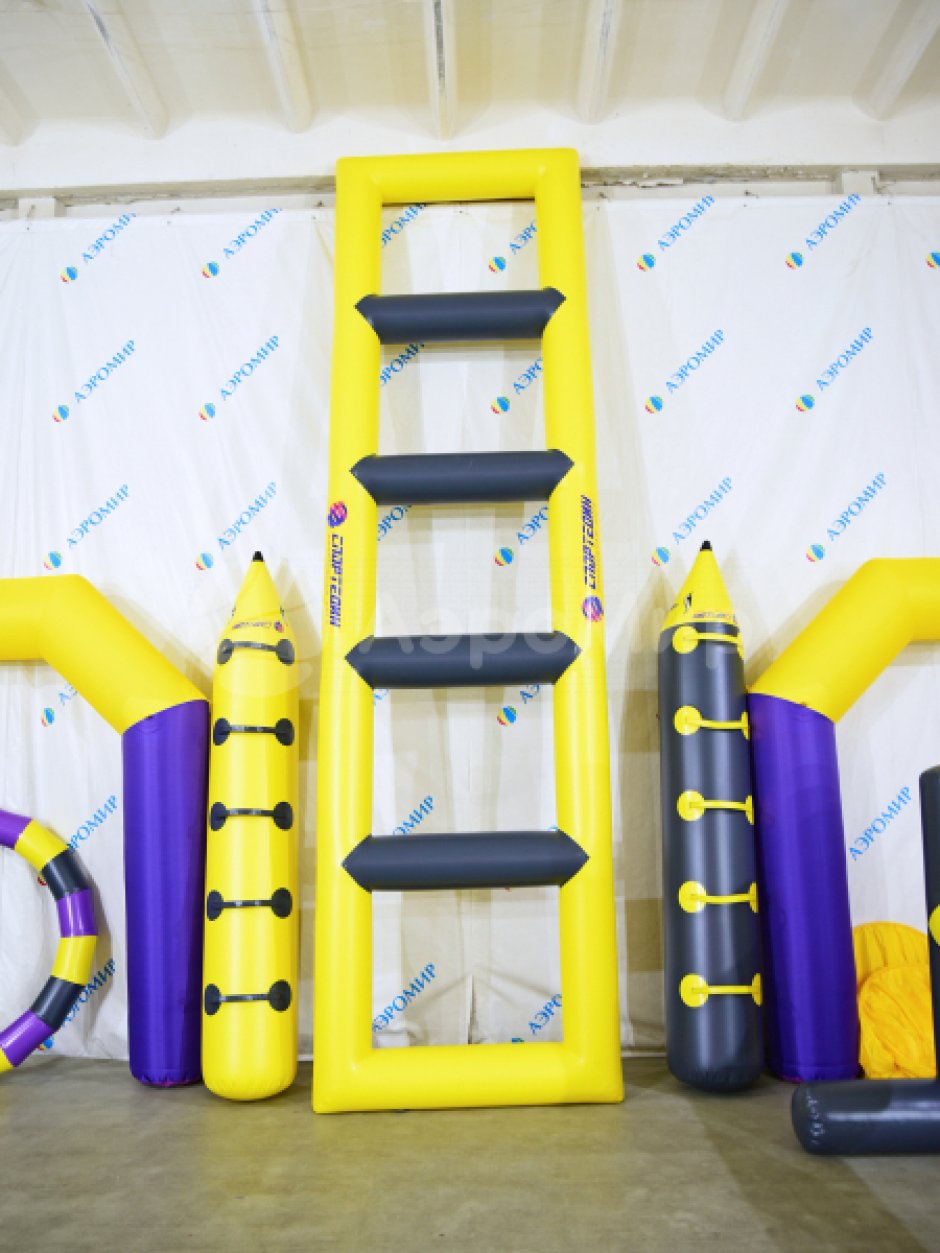 Лестница — универсальный командный аттракцион для забегов