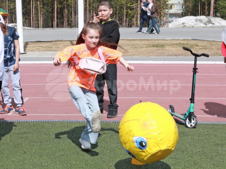 Игровой мяч Колобок — реквизит для игр и забав