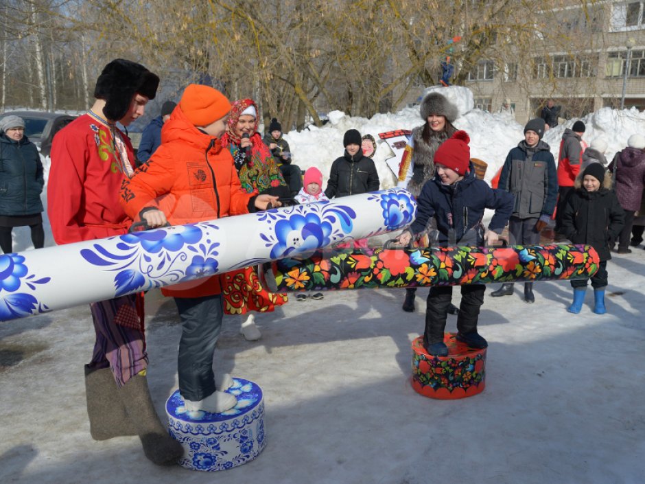 Командный игровой реквизит Бабука — надувная дубина для забав и состязаний
