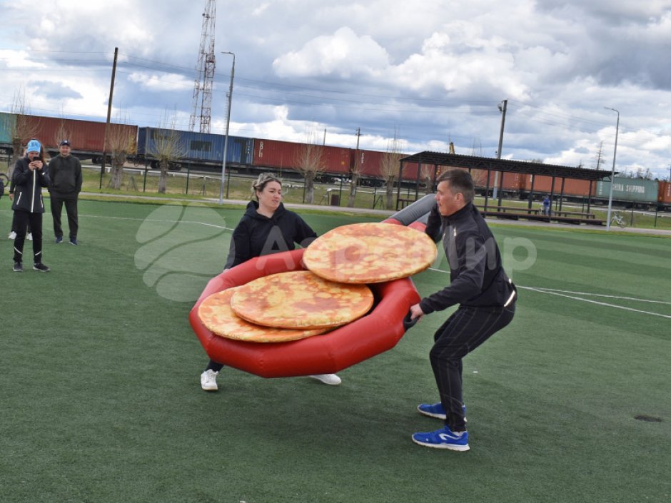 Командная забава — лови сковородкой