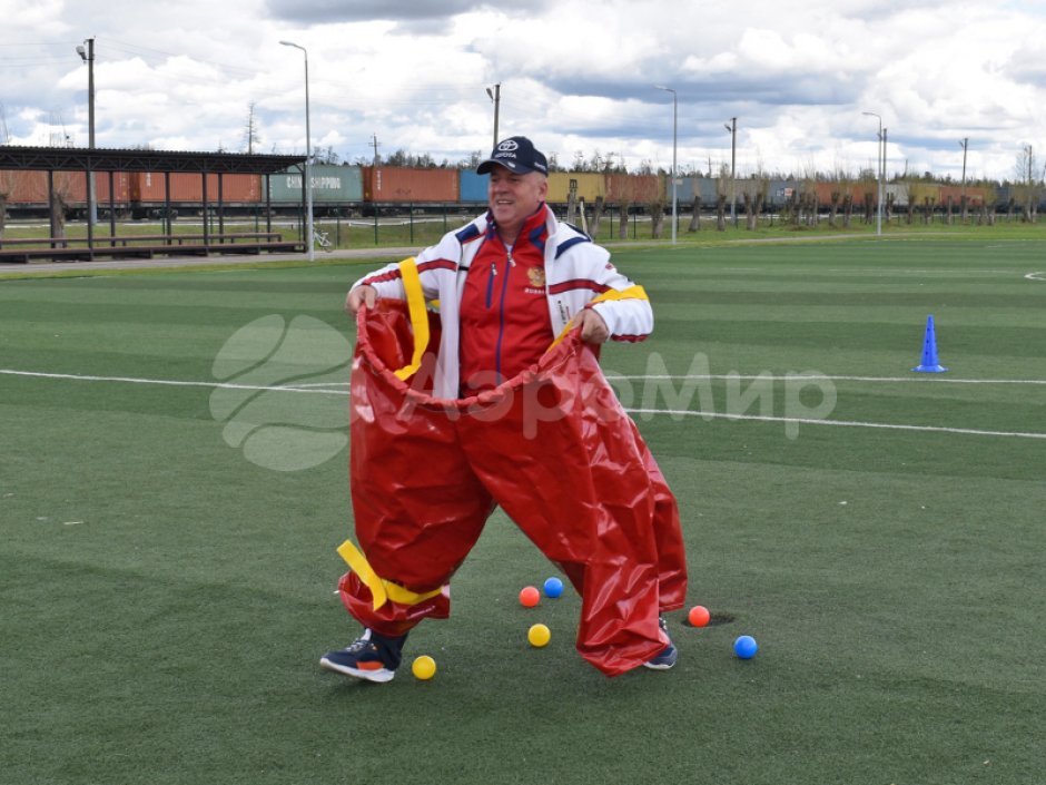 Штаны-ловуны — весёлый командный аттракцион для эстафет, корпоративов и детских праздников