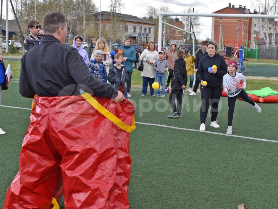 Штаны-ловуны — весёлый командный аттракцион для эстафет, корпоративов и детских праздников