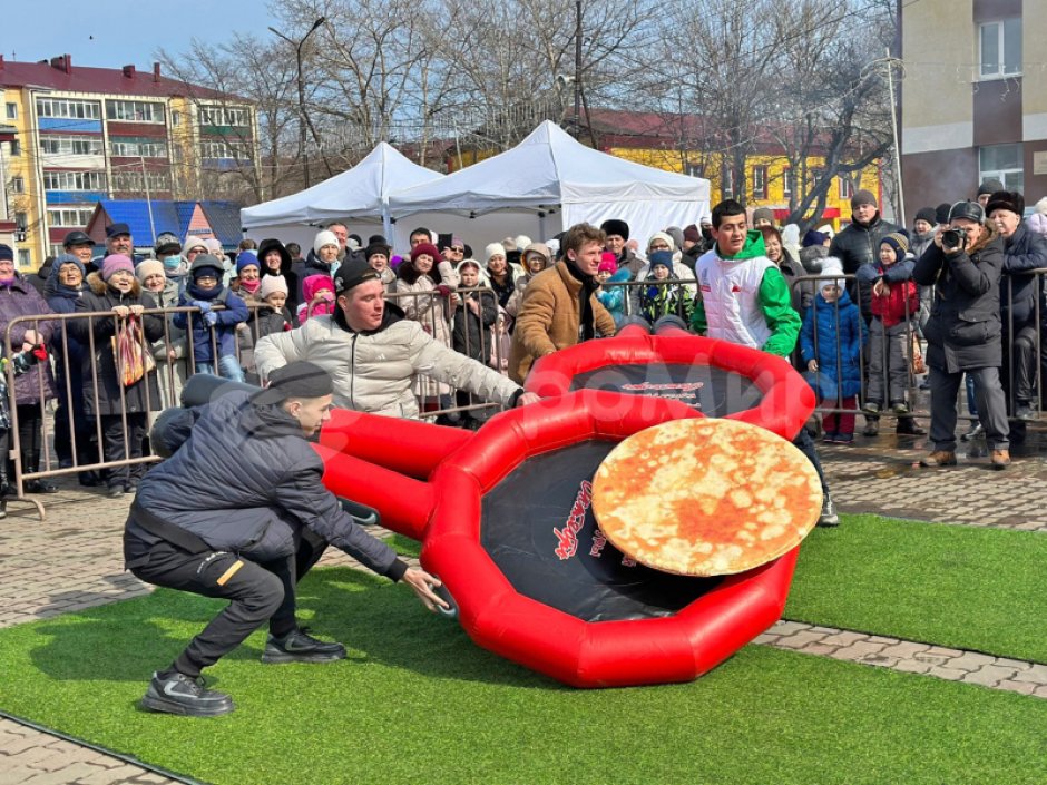 Командная забава — лови сковородкой