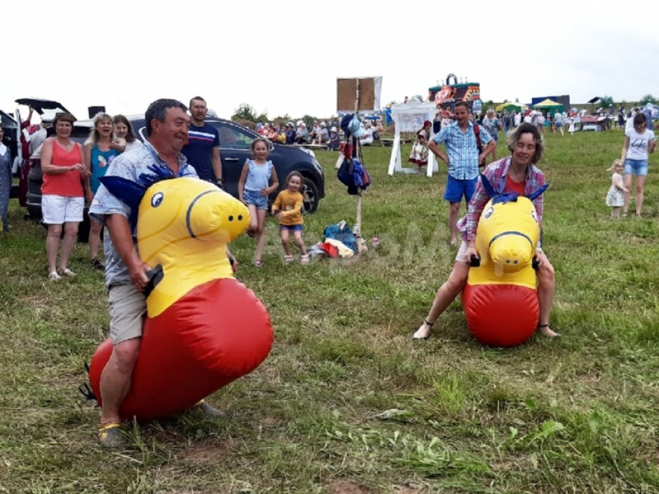 Лошадиные скачки — командный игровой реквизит для забегов и эстафет