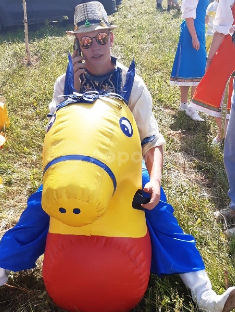 Лошадиные скачки — командный игровой реквизит для забегов и эстафет