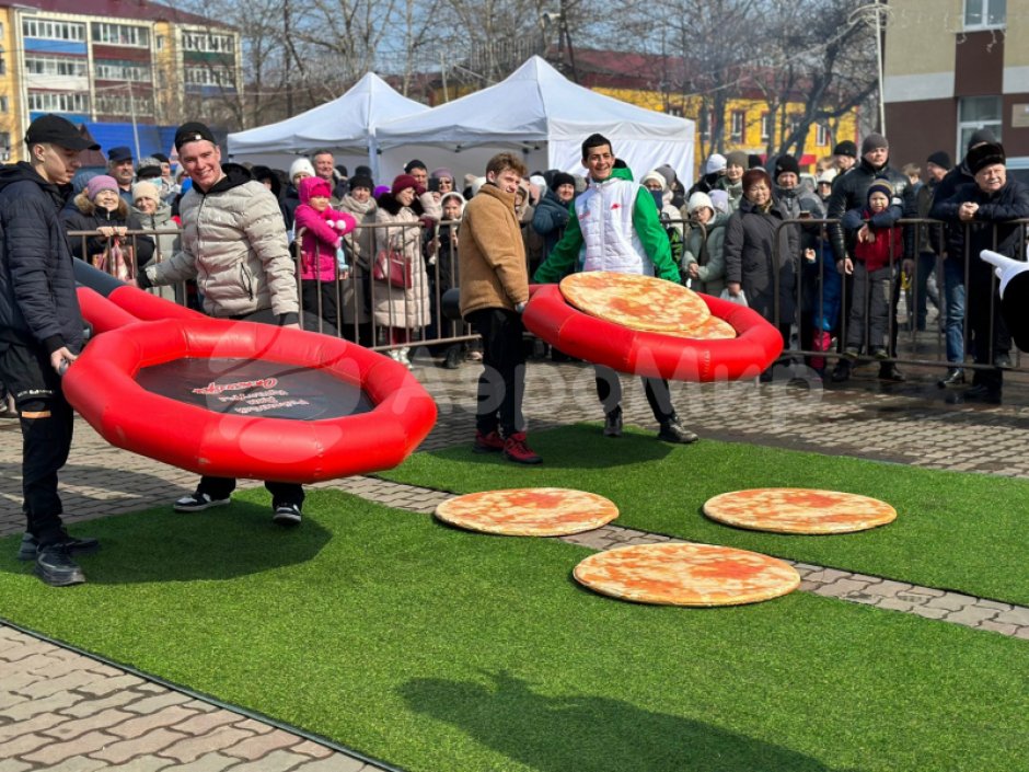 Командная забава — лови сковородкой