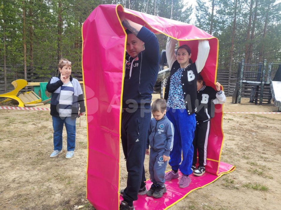 Гусеница — забавный реквизит для эстафет зимой и летом