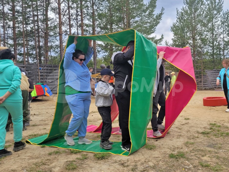 Гусеница — забавный реквизит для эстафет зимой и летом