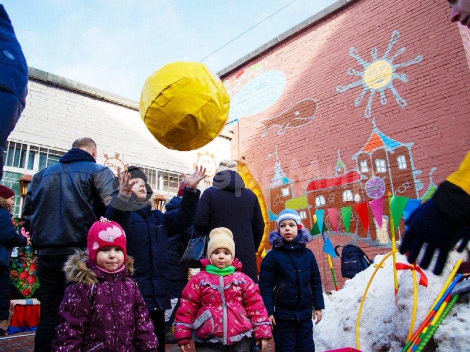 Игровой мяч Колобок — реквизит для игр и забав