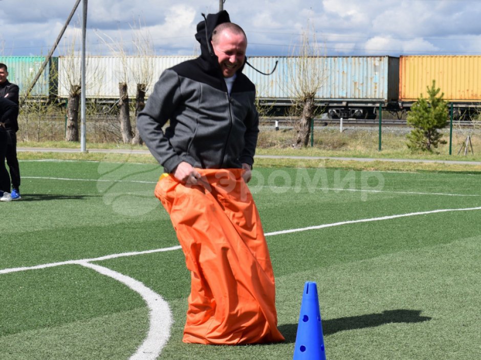 Игровой реквизит Бег в мешках — эстафета для взрослых и детей