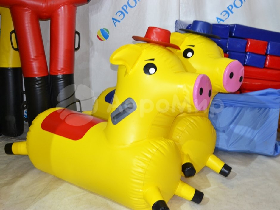 Скачки на свинках — герметичный авторский аттракцион