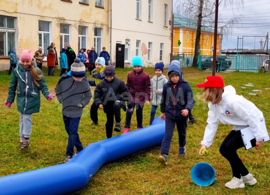 Зигзаг — надувной аттракцион для забегов