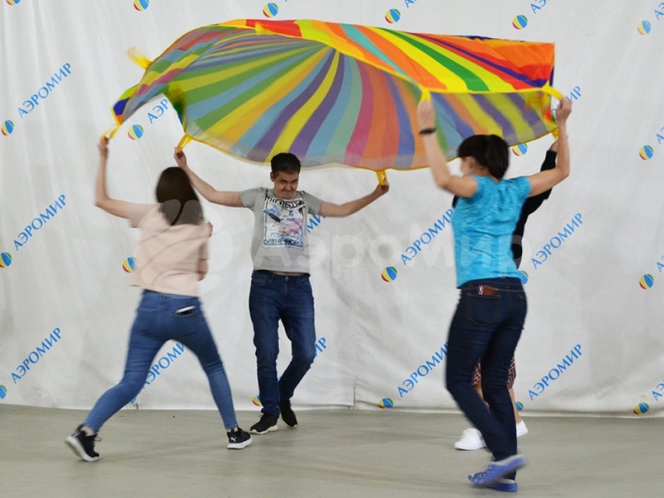 Игровой парашют — реквизит для командных игр, тимбилдинга и аниматоров