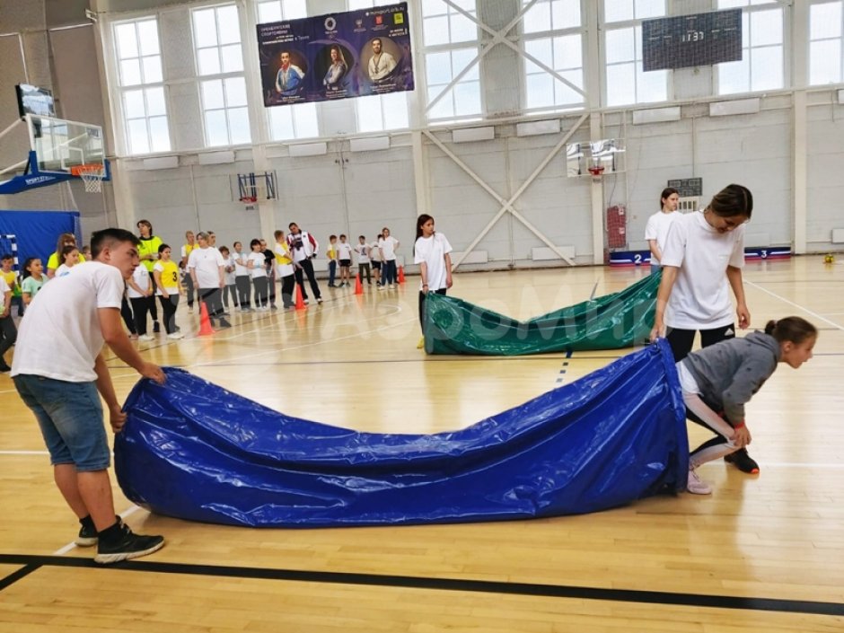 Туннель-рукав - простое и яркое оборудование для командных игр