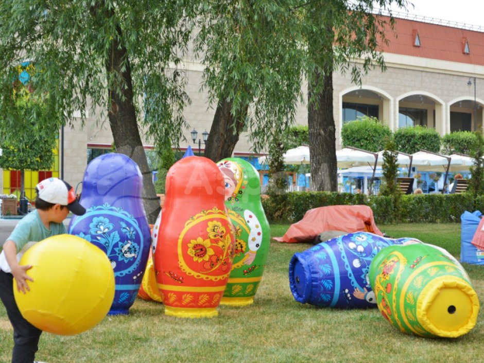 Большие надувные кегли с мячом