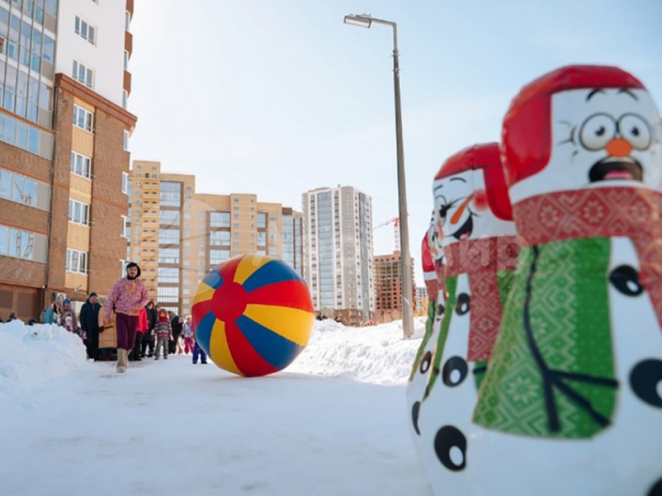 Гигантский боулинг — надувное игровое поле и мягкие кегли больших размеров