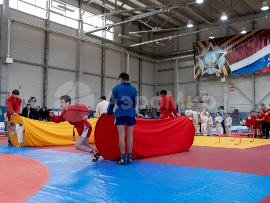 Туннель-рукав - простое и яркое оборудование для командных игр