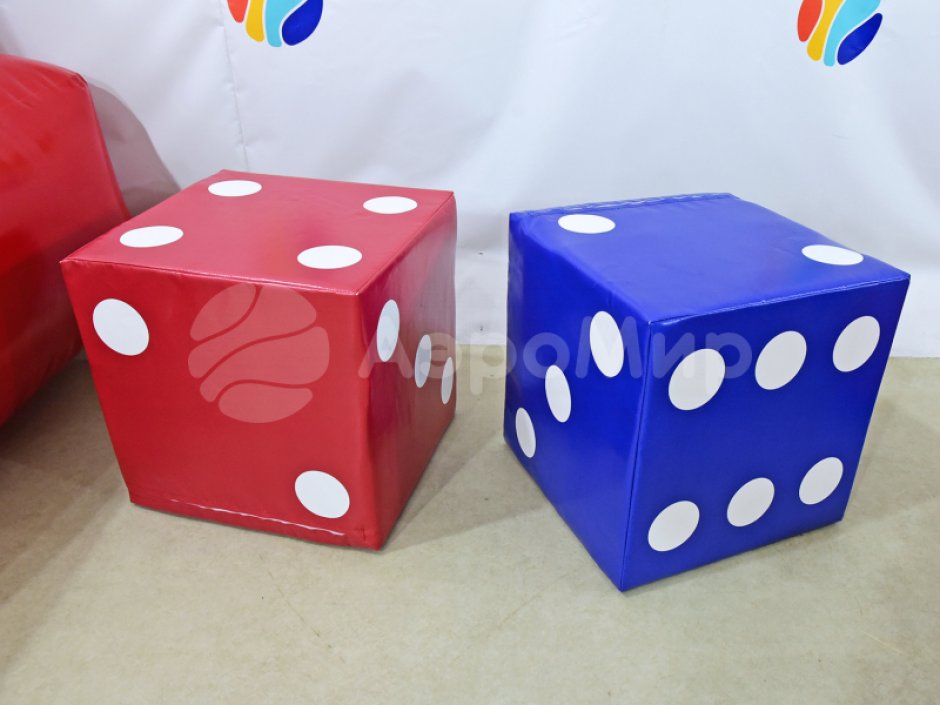 Гигантские кости — большие игральные кубики