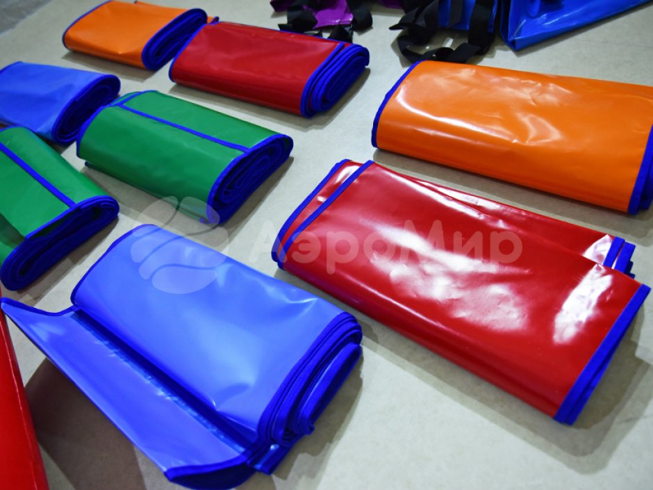 Гусеница — забавный реквизит для эстафет зимой и летом