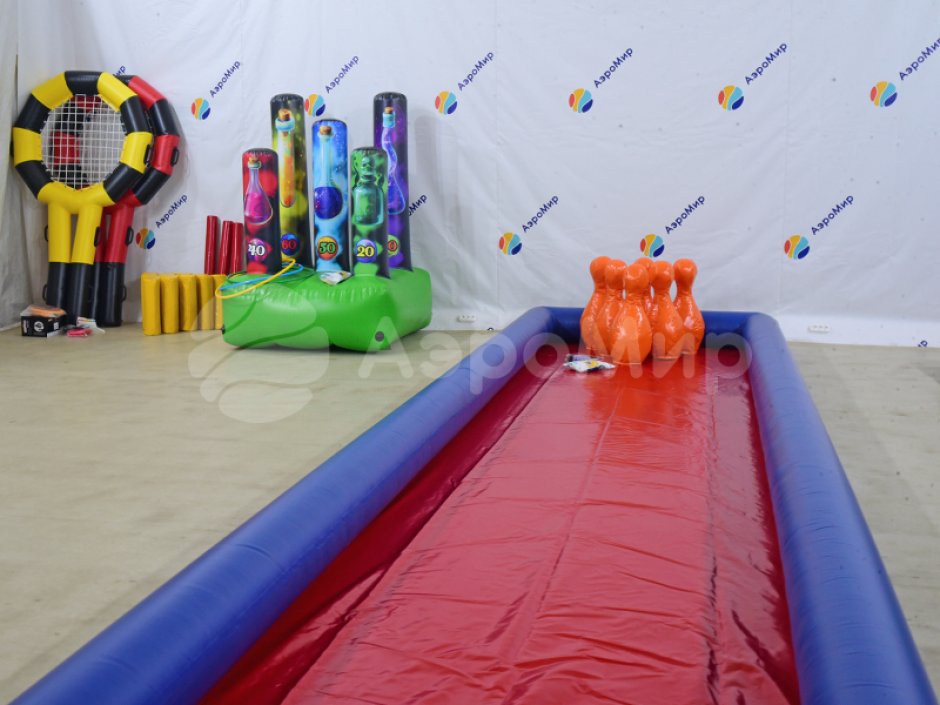 Гигантский боулинг — надувное игровое поле и мягкие кегли больших размеров