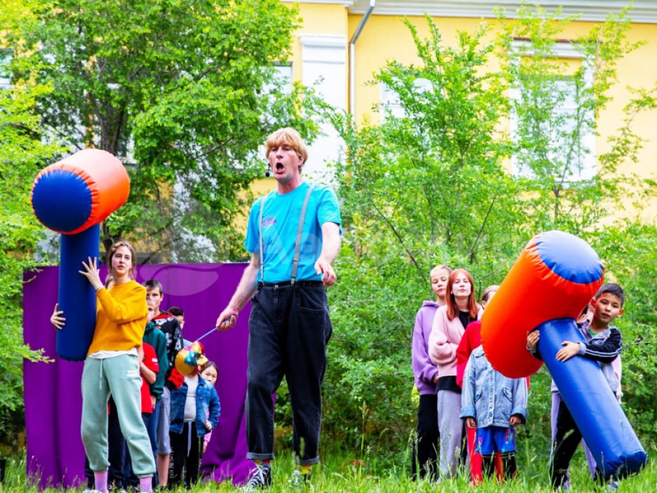 Гигантский молоток для игр на ловкость и скорость