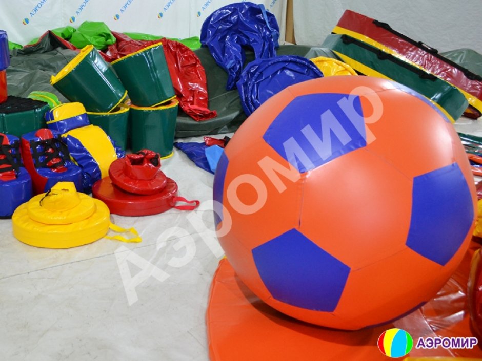 Гигантский футбольный мяч