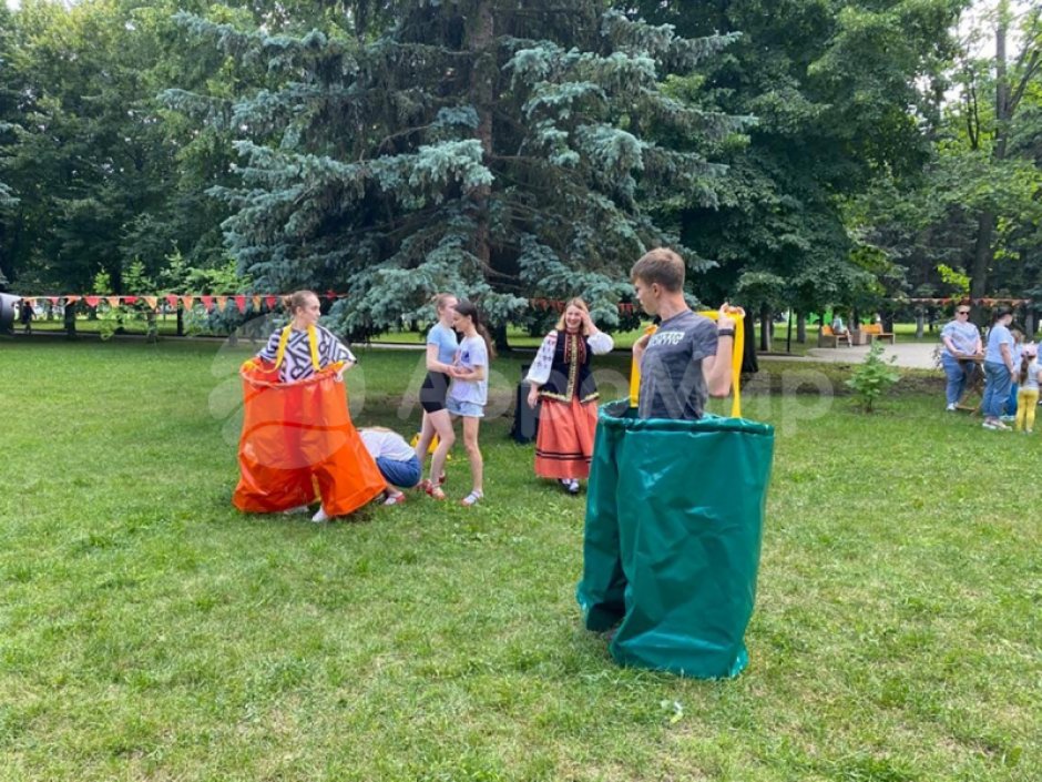 Штаны-ловуны — весёлый командный аттракцион для эстафет, корпоративов и детских праздников