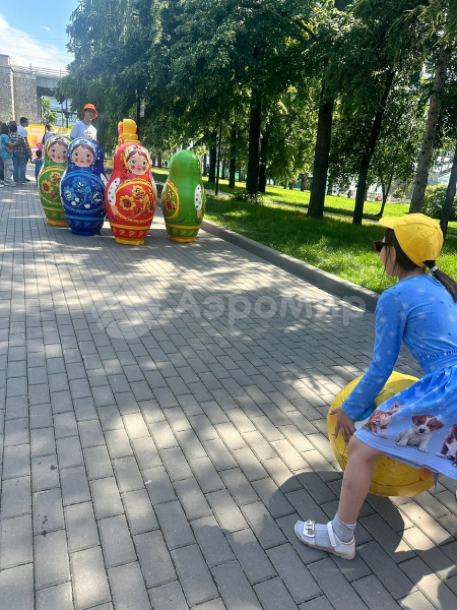 Большие надувные кегли с мячом