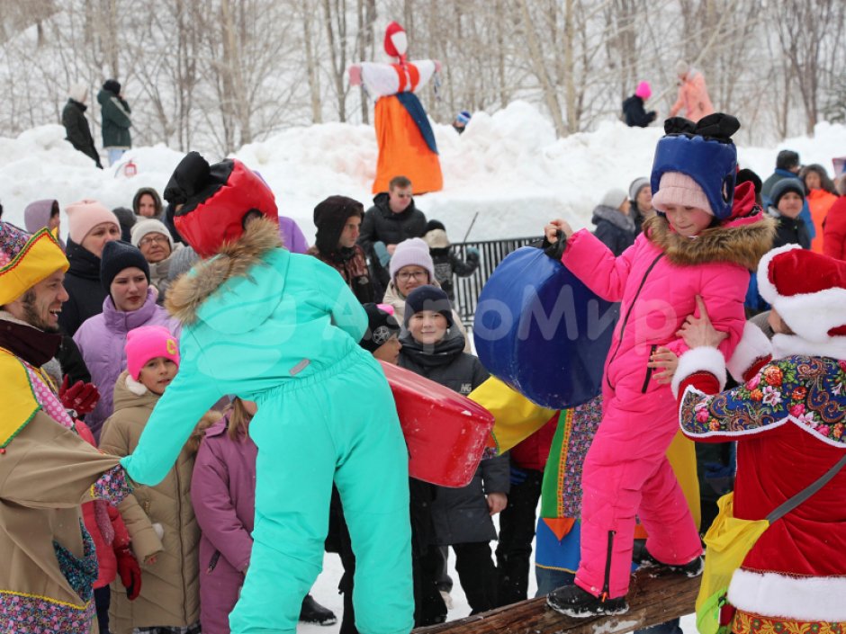 Бой подушками — игровой реквизит для шуточных боев