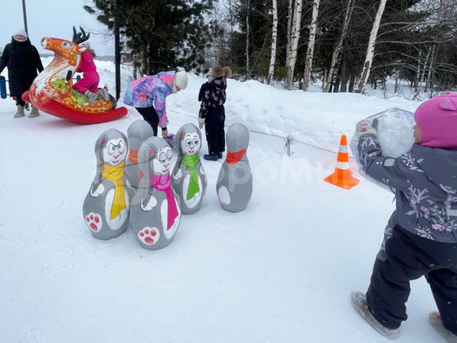 Большие мягкие кегли с мячом