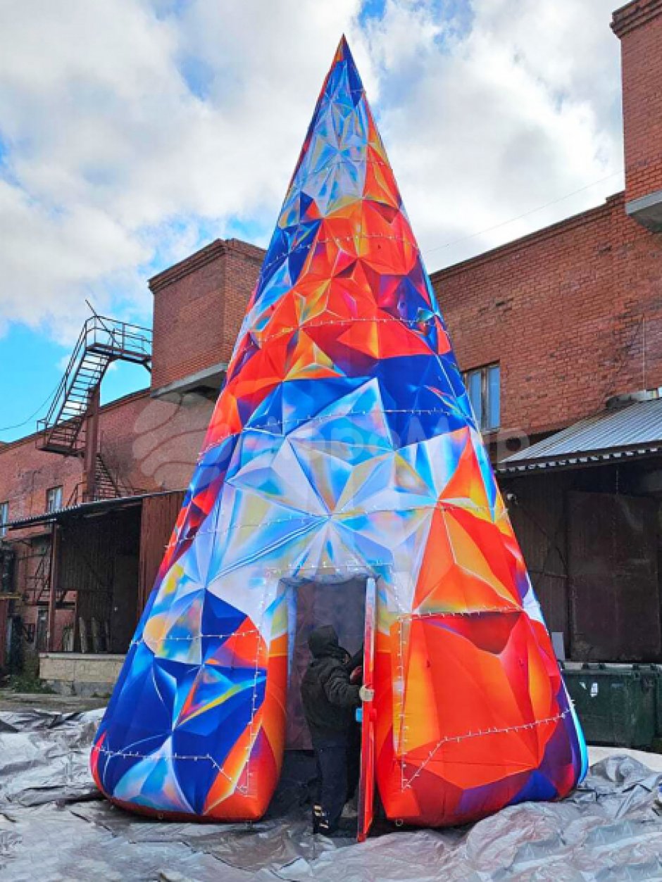 Конус-дом притягивает взгляды, удерживает внимание, одна конструкция — десятки сценариев