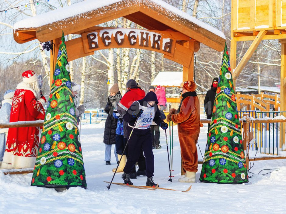 Надувной новогодний декор конус