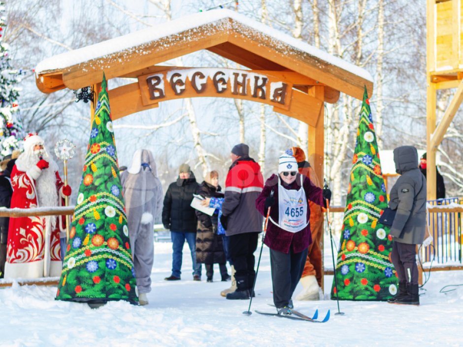 Надувной новогодний декор конус