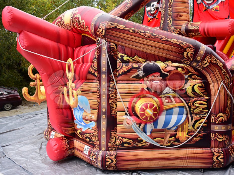 Пиратский корабль