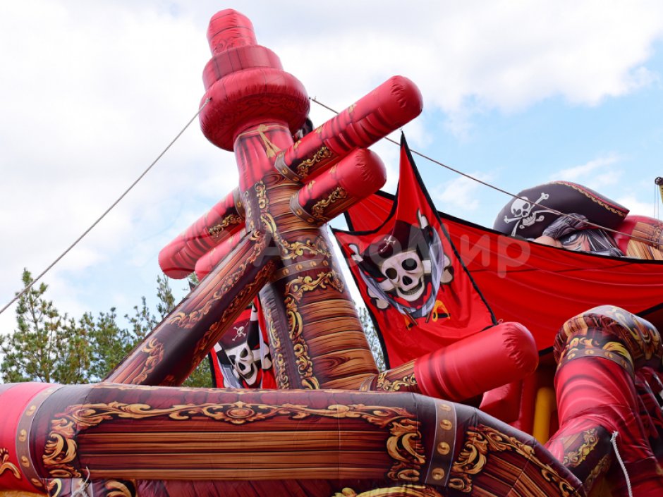 Пиратский корабль