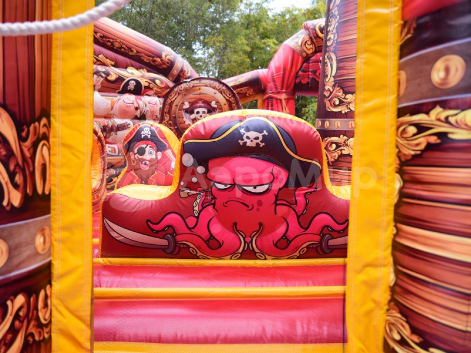 Пиратский корабль