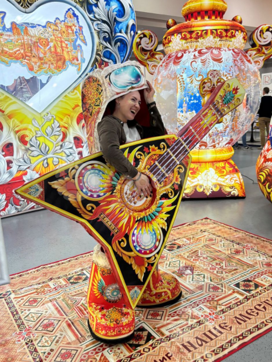 Балалайка – мягкая фигура для фотозоны и развлечений