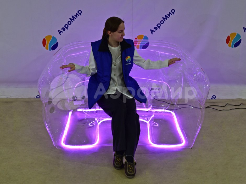 Прозрачная надувная мебель для event-декора