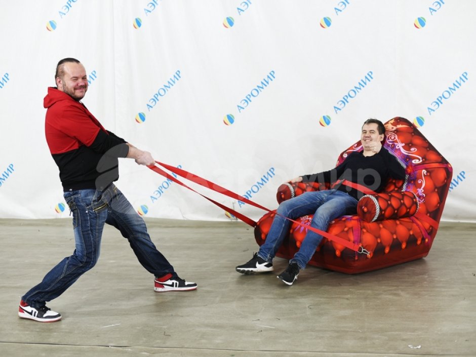 Надувные сани-трон — игровой реквизит для эстафет и развлечений на открытом воздухе