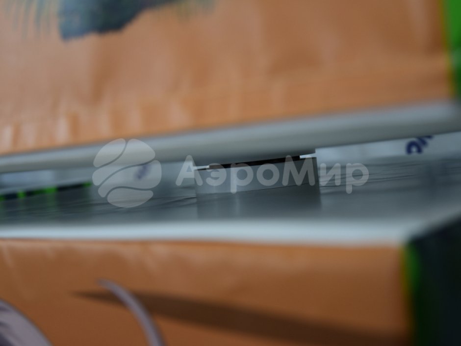 Вращающиеся кубики на опоре