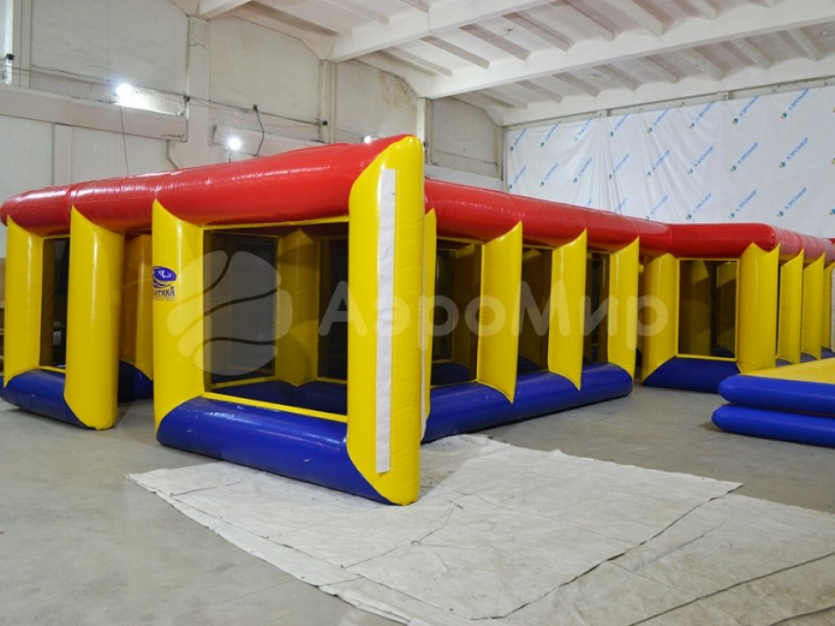 Надувной лабиринт — гигантское игровое поле