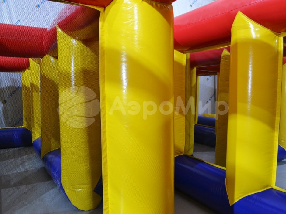 Надувной лабиринт — гигантское игровое поле