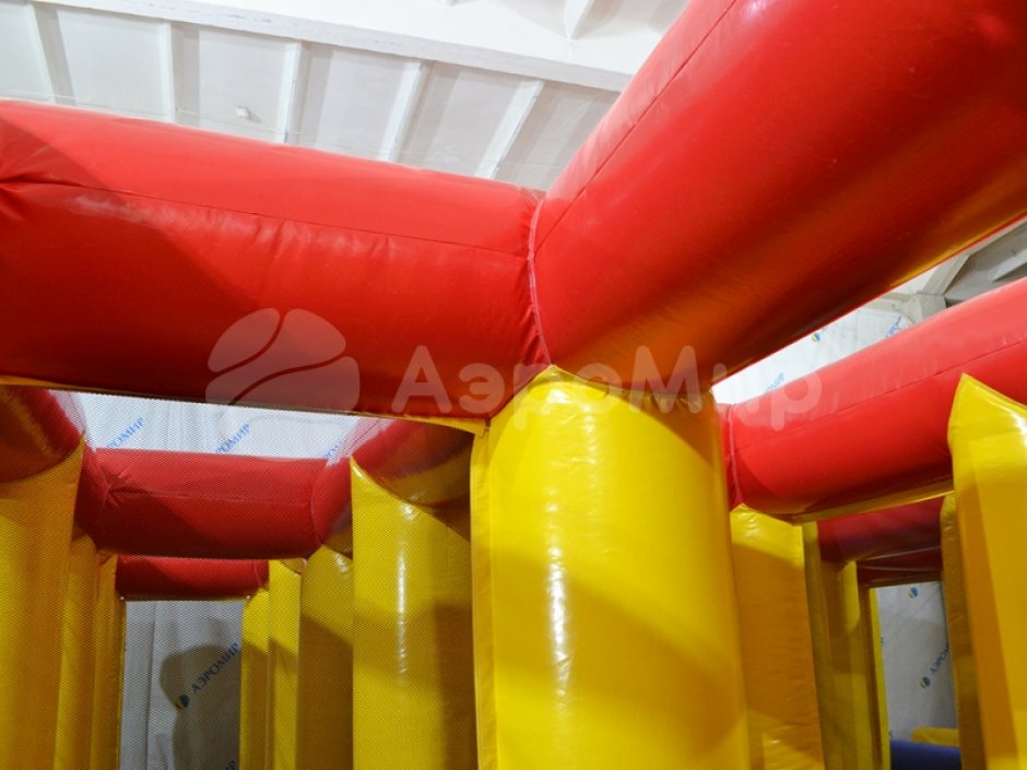 Надувной лабиринт — гигантское игровое поле