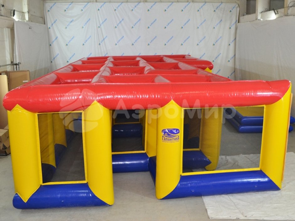 Надувной лабиринт — гигантское игровое поле